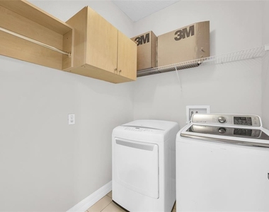 10354 Stratford Pointe Avenue - Photo Thumbnail 29