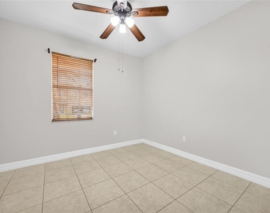 10354 Stratford Pointe Avenue - Photo Thumbnail 27