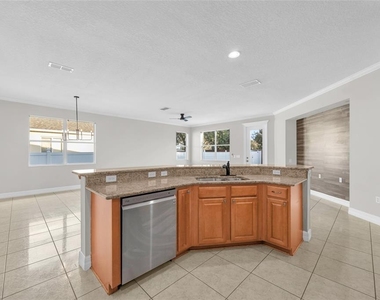 10354 Stratford Pointe Avenue - Photo Thumbnail 12