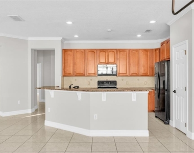 10354 Stratford Pointe Avenue - Photo Thumbnail 8