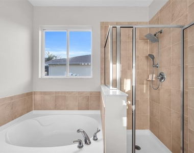 10354 Stratford Pointe Avenue - Photo Thumbnail 18