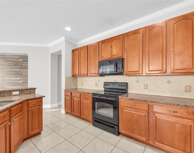 10354 Stratford Pointe Avenue - Photo Thumbnail 11