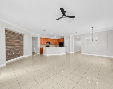 10354 Stratford Pointe Avenue - Photo Thumbnail 7