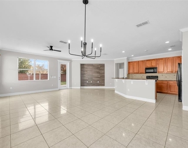 10354 Stratford Pointe Avenue - Photo Thumbnail 6