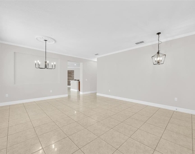 10354 Stratford Pointe Avenue - Photo Thumbnail 5