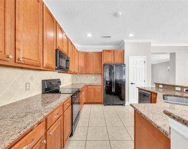 10354 Stratford Pointe Avenue - Photo Thumbnail 9