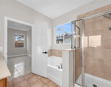10354 Stratford Pointe Avenue - Photo Thumbnail 17