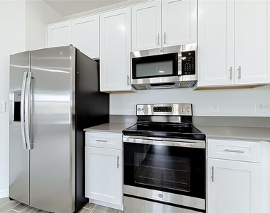 643 Grove Street - Photo Thumbnail 10