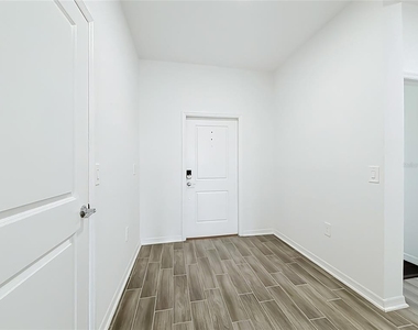 643 Grove Street - Photo Thumbnail 8