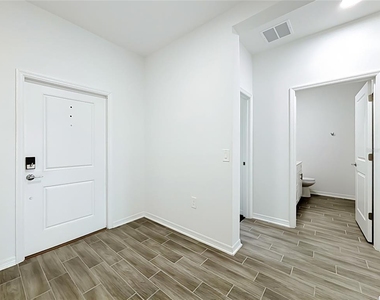 643 Grove Street - Photo Thumbnail 7