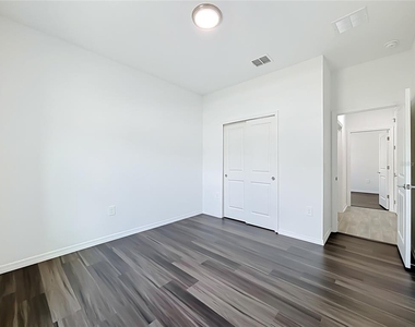 643 Grove Street - Photo Thumbnail 16