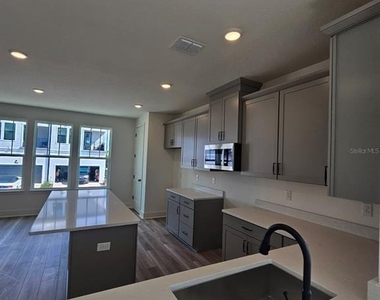 15147 Groveside Road - Photo Thumbnail 9