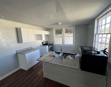 325 S Franklin Street - Photo Thumbnail 8