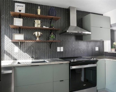 121 N Hollywood Avenue - Photo Thumbnail 5