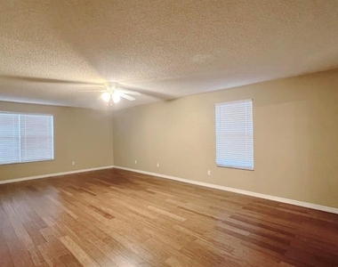 831 Horseshoe Falls Drive - Photo Thumbnail 18
