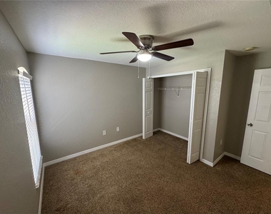 1011 Fox Lake Drive - Photo Thumbnail 11