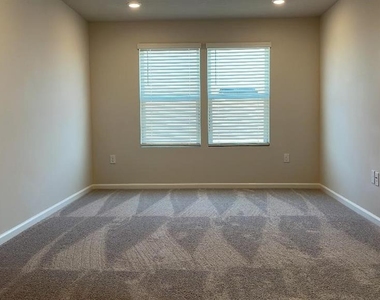 1064 Sugarwood Street - Photo Thumbnail 21