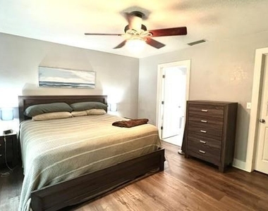 1531 Nw 54th Drive - Photo Thumbnail 6