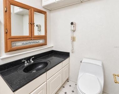 2616 Sw 31st Place - Photo Thumbnail 4