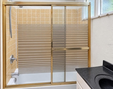 2616 Sw 31st Place - Photo Thumbnail 5