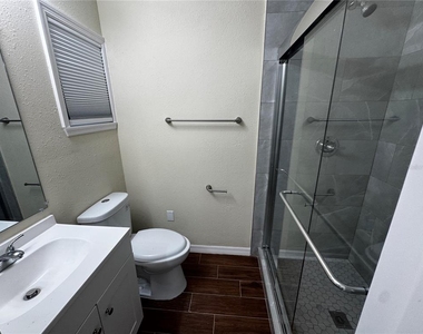 1610 Crest Avenue - Photo Thumbnail 8