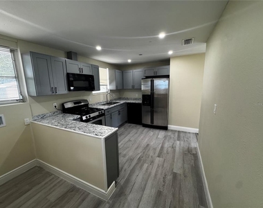 1610 Crest Avenue - Photo Thumbnail 5