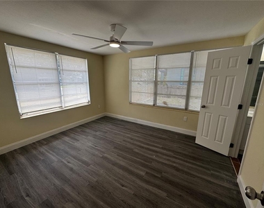 1610 Crest Avenue - Photo Thumbnail 6