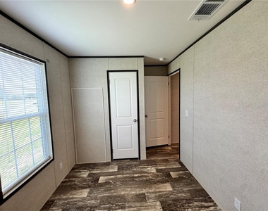 1101 Nw 12th Lane - Photo Thumbnail 7