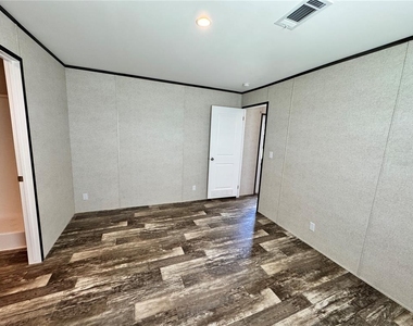 1101 Nw 12th Lane - Photo Thumbnail 5