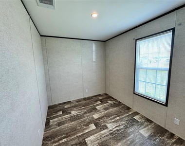 1101 Nw 12th Lane - Photo Thumbnail 8