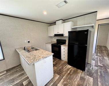 1101 Nw 12th Lane - Photo Thumbnail 3