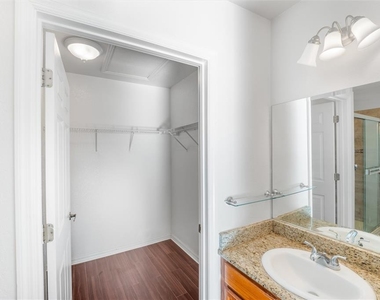4600 E Moody Boulevard - Photo Thumbnail 10