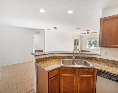 4600 E Moody Boulevard - Photo Thumbnail 7