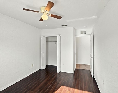 4600 E Moody Boulevard - Photo Thumbnail 14
