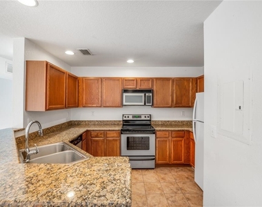 4600 E Moody Boulevard - Photo Thumbnail 6