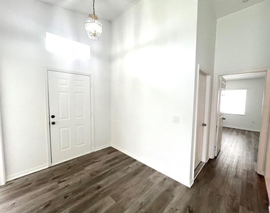 113 Eastwood Drive - Photo Thumbnail 4