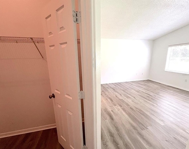 113 Eastwood Drive - Photo Thumbnail 27