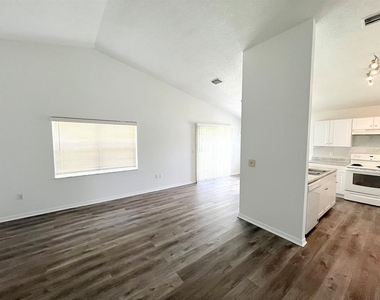 113 Eastwood Drive - Photo Thumbnail 16