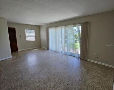 2433 Deedra Street - Photo Thumbnail 4
