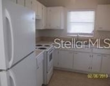 2433 Deedra Street - Photo Thumbnail 10