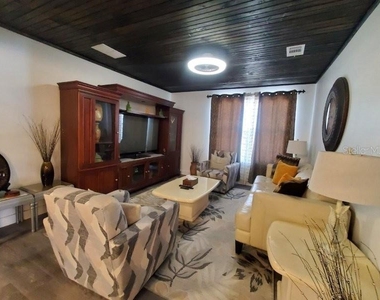209 W Olympia Avenue - Photo Thumbnail 11