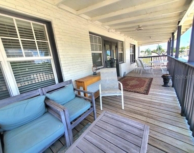 209 W Olympia Avenue - Photo Thumbnail 2