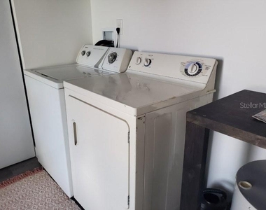 209 W Olympia Avenue - Photo Thumbnail 23