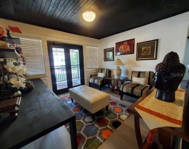 209 W Olympia Avenue - Photo Thumbnail 12
