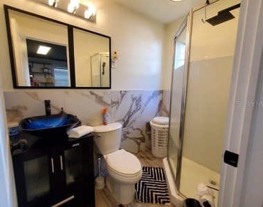 209 W Olympia Avenue - Photo Thumbnail 15