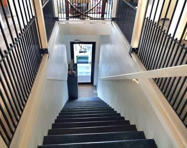 209 W Olympia Avenue - Photo Thumbnail 22