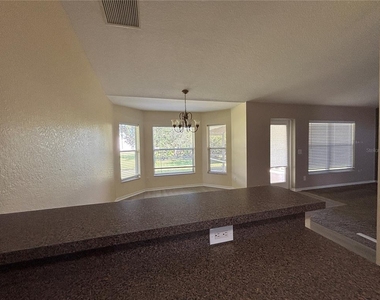 322 Mendoza Street - Photo Thumbnail 2