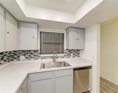 7237 Cloister Drive - Photo Thumbnail 11