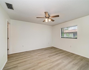 7237 Cloister Drive - Photo Thumbnail 12