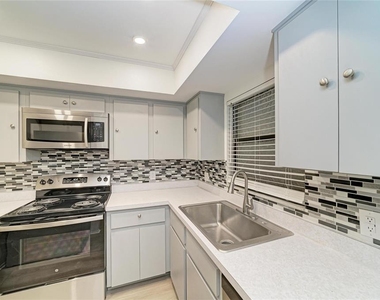 7237 Cloister Drive - Photo Thumbnail 8